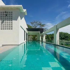 **** Hotel Treasures And Malaysia